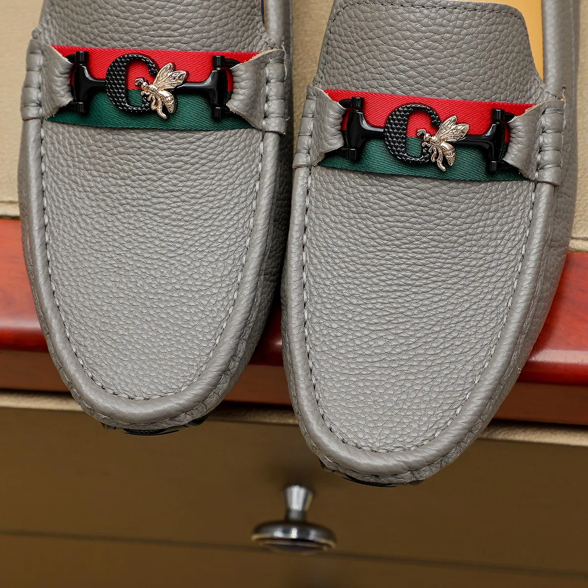 Men's shoes 💰360💰💰GUCCI Gucci official website synchronizes the latest model 🛃The upper is made of imported cowhide, 🐷leather lining, rubber outsole, 🎩🎩top-notch handcrafted workmanship with fine stitches and threads🔍definitely satisfy those perfectionist men who pursue high luxury quality 👏 Colors available! Code number 38-45 Large quantity in stock